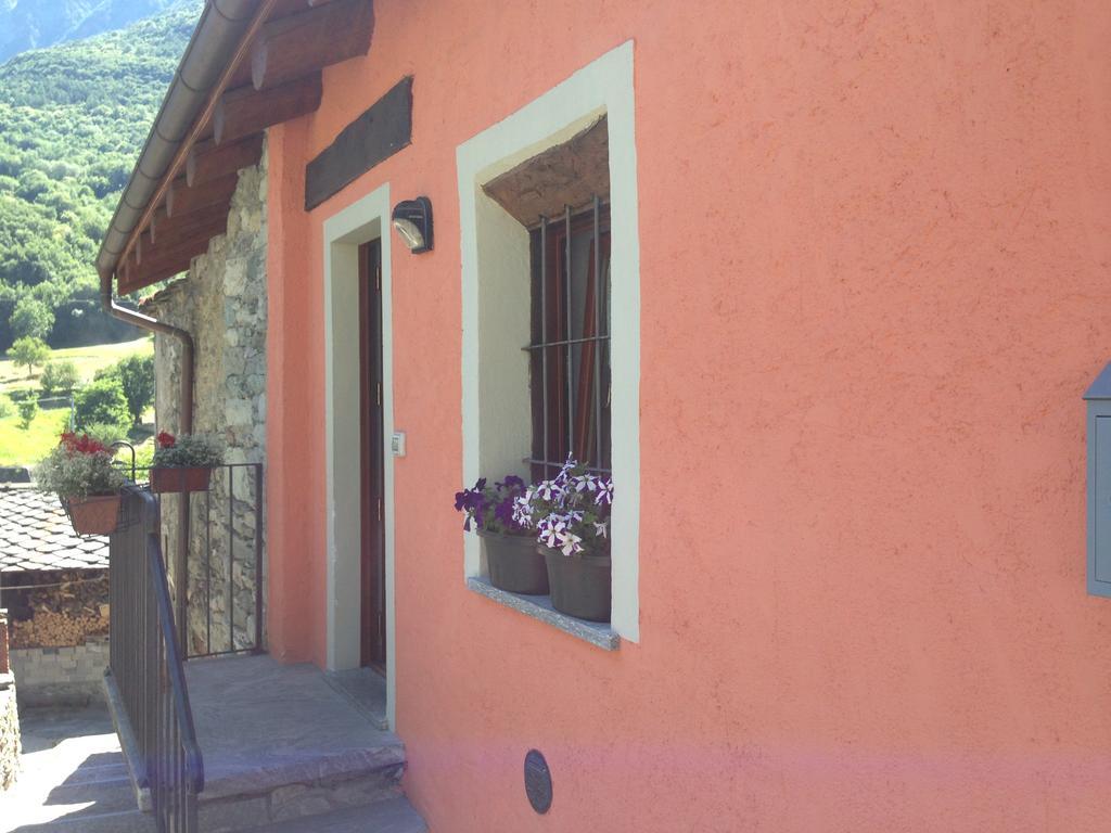 Maison Des Challant Challand Saint Victor Exterior photo