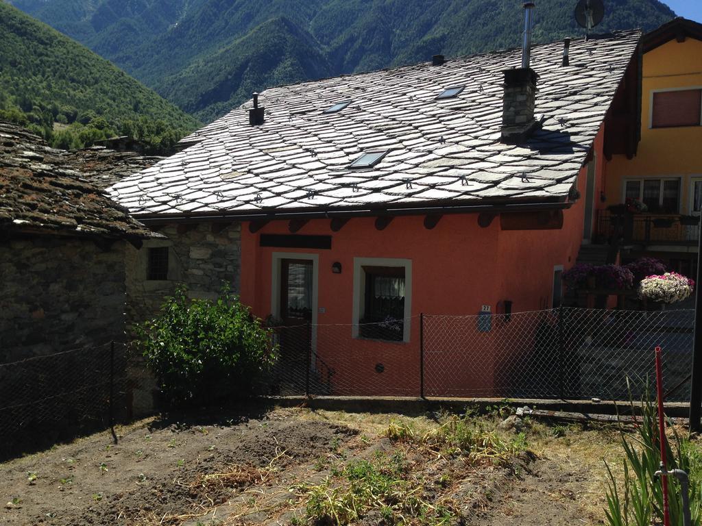 Maison Des Challant Challand Saint Victor Exterior photo
