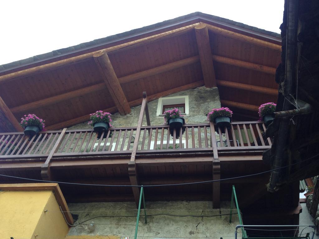 Maison Des Challant Challand Saint Victor Exterior photo